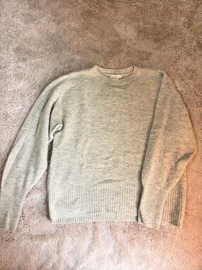 H&M WOMEN’S GREY SWEATER